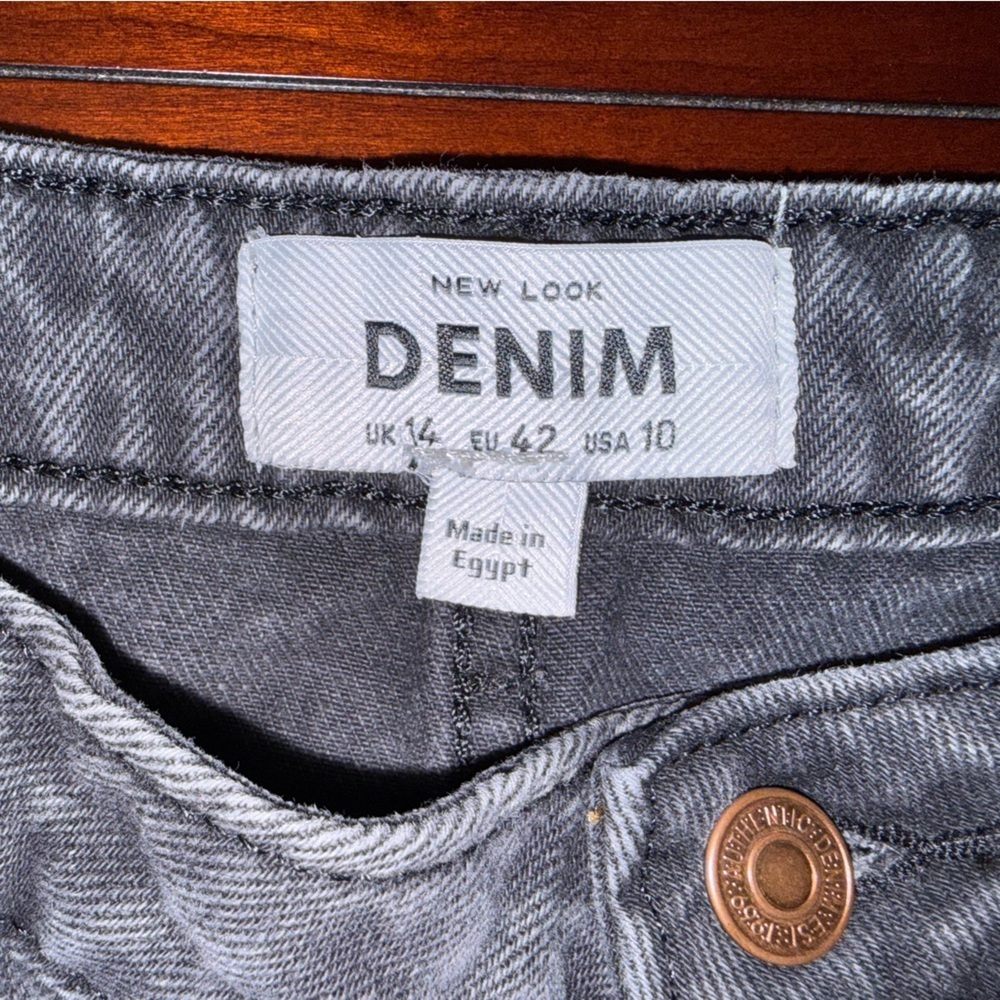 New Look Denim Black High Rise Raw hem Jean Shorts Size 10 - Picture 2 of 3
